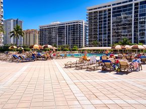 1985 S Ocean Drive Lp, Hallandale Beach FL 33009