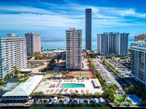 1985 S Ocean Drive Lp, Hallandale Beach FL 33009
