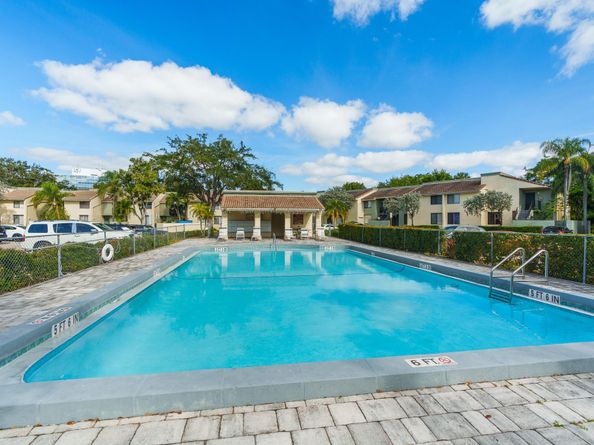9592 SW 1st Ct 13F, Coral Springs FL 33071