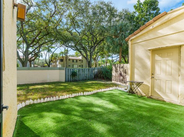 9592 SW 1st Ct 13F, Coral Springs FL 33071