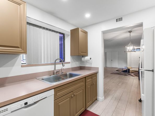 9592 SW 1st Ct 13F, Coral Springs FL 33071