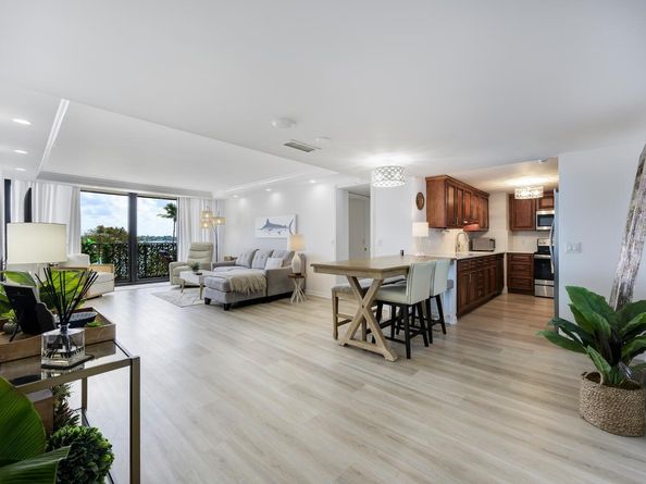 5600 N Flagler Drive 209, West Palm Beach FL 33407