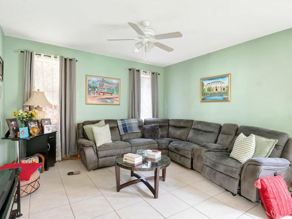 4940 Pelican Manor, Coconut Creek FL 33073