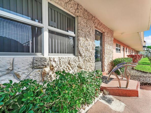 105 Oxford 100 105, West Palm Beach FL 33417