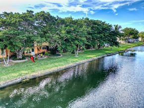 105 Oxford 100 105, West Palm Beach FL 33417