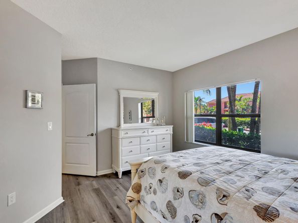 300 Uno Lago Drive 101, Juno Beach FL 33408
