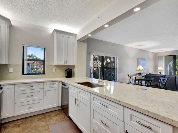 300 Uno Lago Drive 101, Juno Beach FL 33408