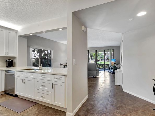 300 Uno Lago Drive 101, Juno Beach FL 33408