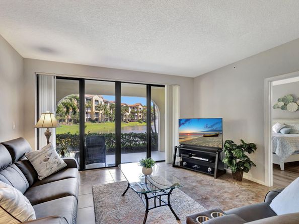 300 Uno Lago Drive 101, Juno Beach FL 33408
