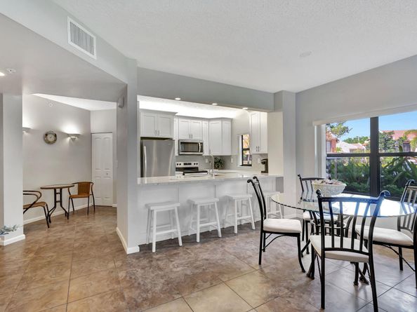 300 Uno Lago Drive 101, Juno Beach FL 33408