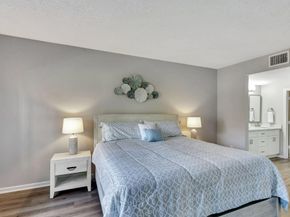 300 Uno Lago Drive 101, Juno Beach FL 33408