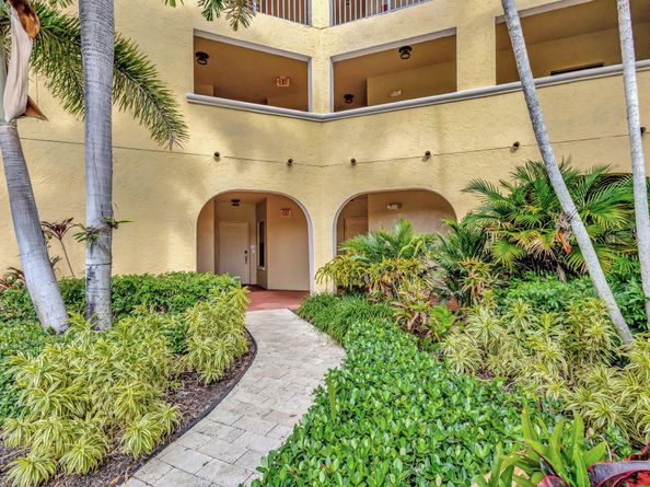 300 Uno Lago Drive 101, Juno Beach FL 33408