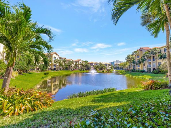 300 Uno Lago Drive 101, Juno Beach FL 33408