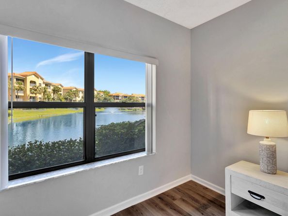 300 Uno Lago Drive 101, Juno Beach FL 33408