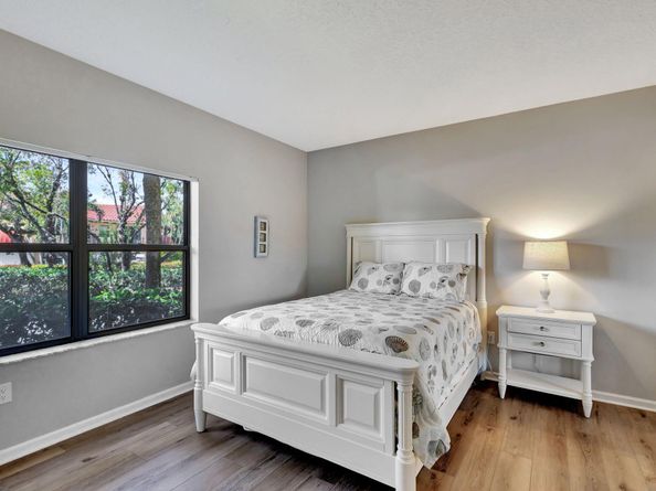300 Uno Lago Drive 101, Juno Beach FL 33408