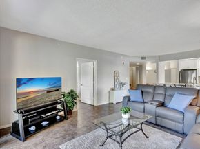 300 Uno Lago Drive 101, Juno Beach FL 33408