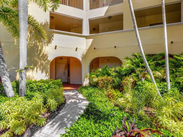 300 Uno Lago Drive 101, Juno Beach FL 33408