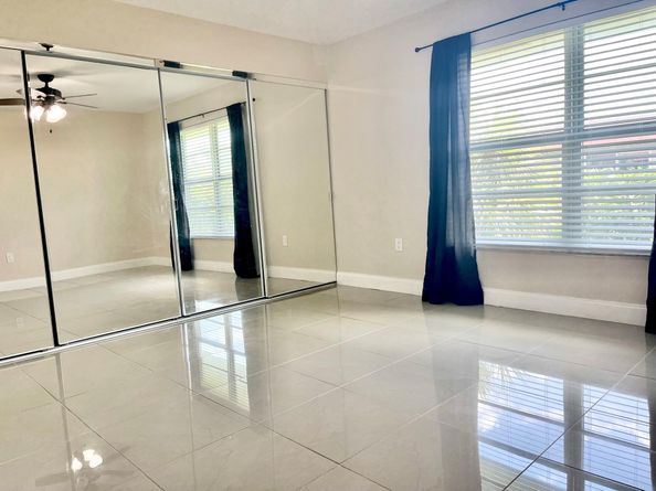 809 W Oakland Park Blvd J12, Oakland Park FL 33311