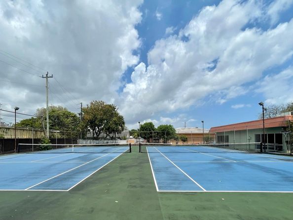 809 W Oakland Park Blvd J12, Oakland Park FL 33311