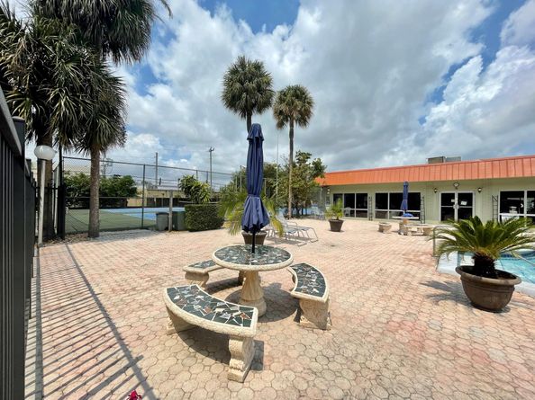 809 W Oakland Park Blvd J12, Oakland Park FL 33311
