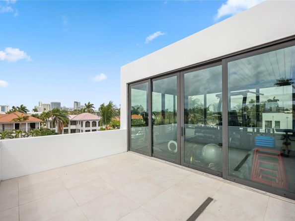 509 Coconut Isle Dr, Fort Lauderdale FL 33301