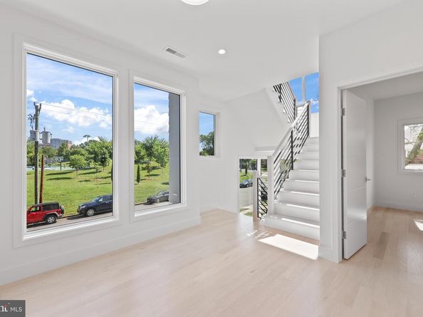 4810 3rd Street N, Arlington VA 22203
