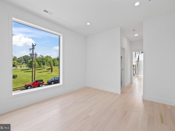 4810 3rd Street N, Arlington VA 22203