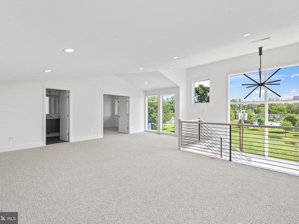 4810 3rd Street N, Arlington VA 22203