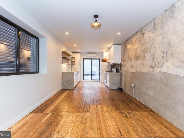 992 N 5TH Street, Philadelphia PA 19123
