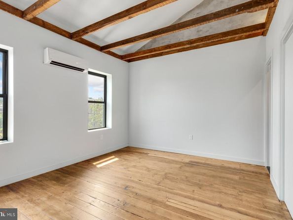 992 N 5TH Street, Philadelphia PA 19123
