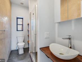 992 N 5TH Street, Philadelphia PA 19123