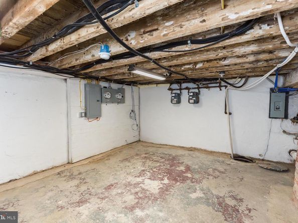 992 N 5TH Street, Philadelphia PA 19123