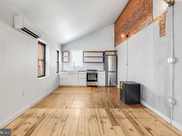 992 N 5TH Street, Philadelphia PA 19123
