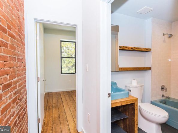 992 N 5TH Street, Philadelphia PA 19123
