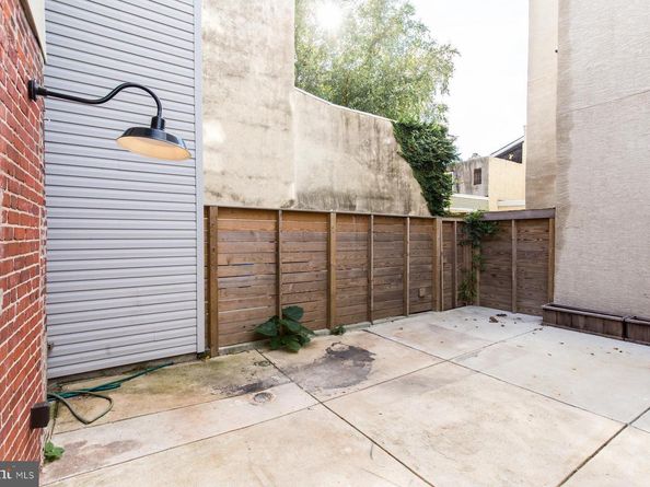 992 N 5TH Street, Philadelphia PA 19123