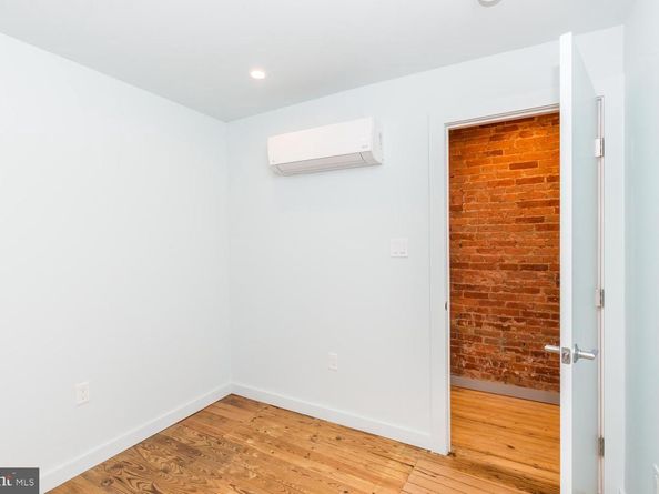 992 N 5TH Street, Philadelphia PA 19123