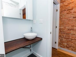 992 N 5TH Street, Philadelphia PA 19123