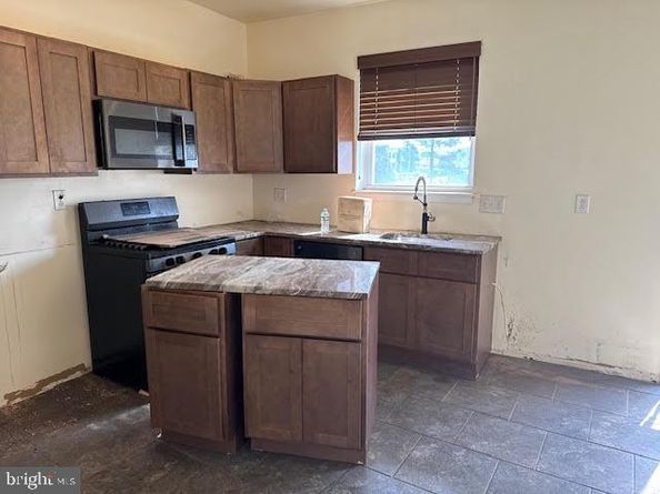 32 Pomona, Philadelphia PA 19144