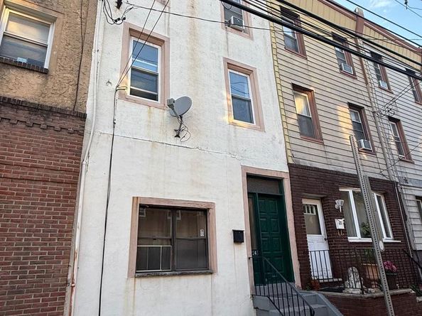 2246 S 15TH Street, Philadelphia PA 19145