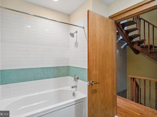 333 S 6TH Street, Philadelphia PA 19106