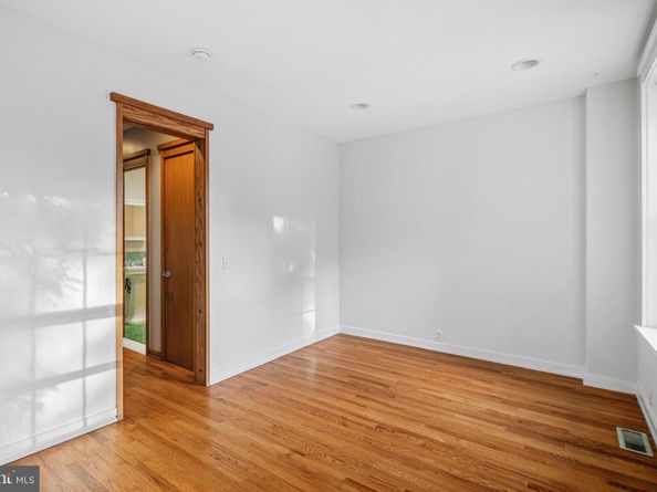 333 S 6TH Street, Philadelphia PA 19106