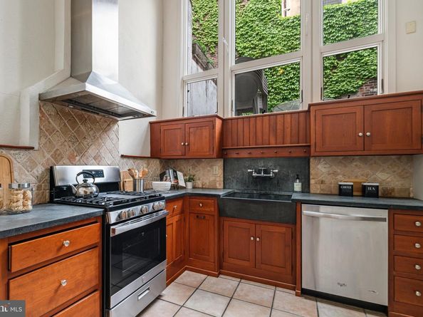 333 S 6TH Street, Philadelphia PA 19106