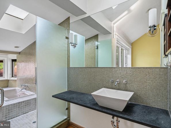 333 S 6TH Street, Philadelphia PA 19106