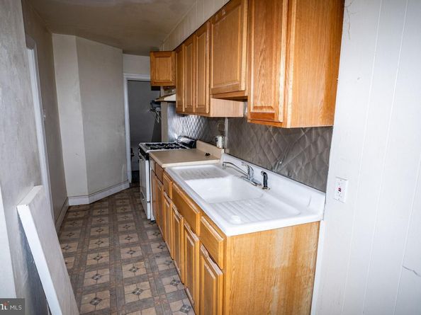 6982 Clinton Road, Upper Darby PA 19082