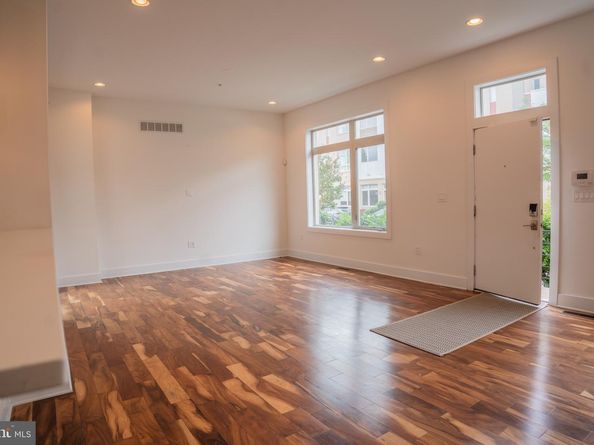 740 S Chris Columbus Boulevard 15, Philadelphia PA 19147