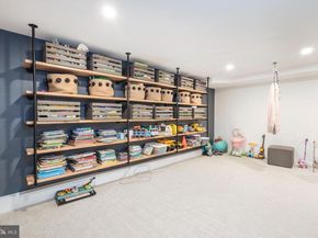 283 Locust Street, Philadelphia PA 19106