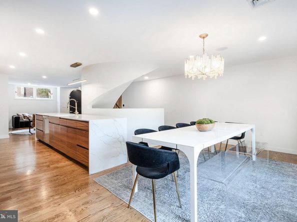 283 Locust Street, Philadelphia PA 19106