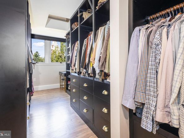 283 Locust Street, Philadelphia PA 19106