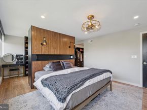 283 Locust Street, Philadelphia PA 19106