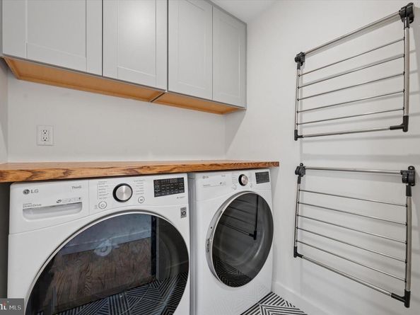 283 Locust Street, Philadelphia PA 19106